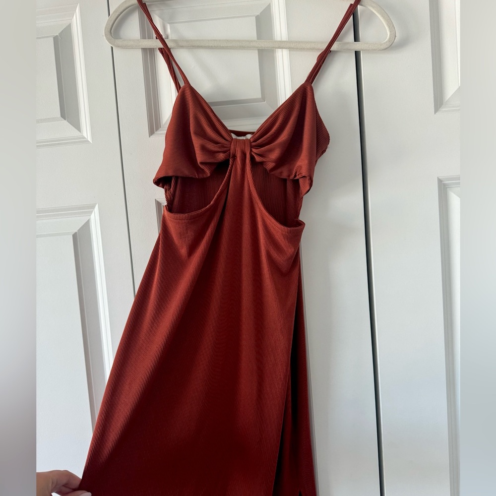 Midi dress with slits on the side.